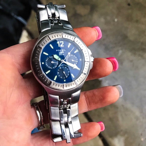 fossil watch waterproof